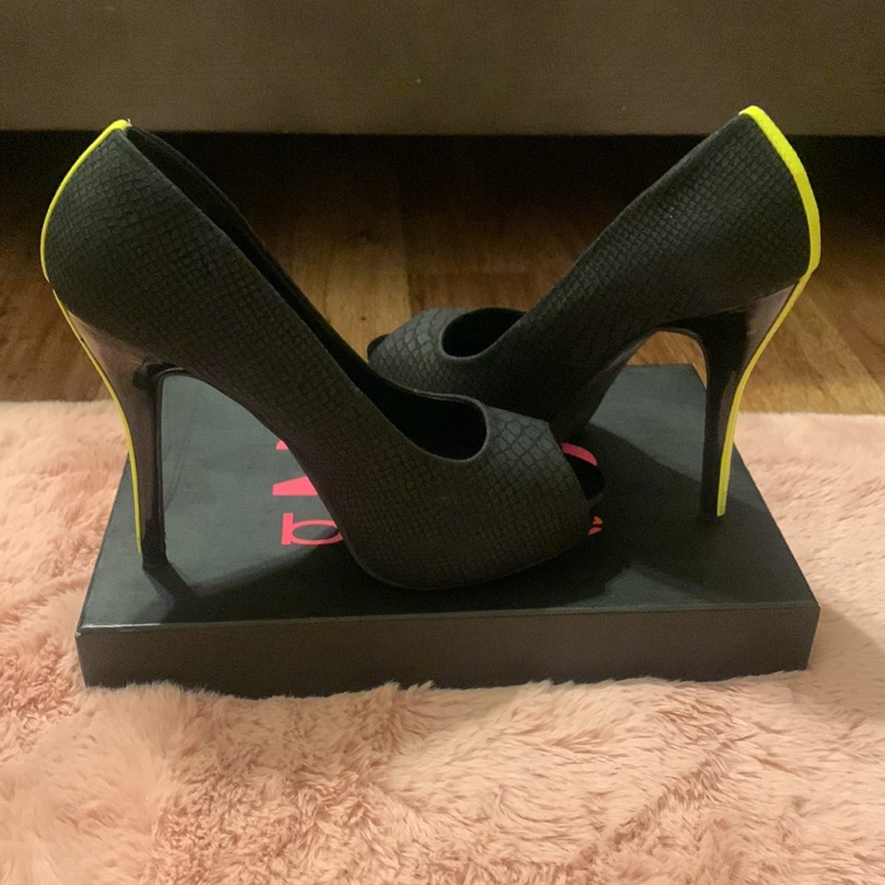 2b bebe Heels